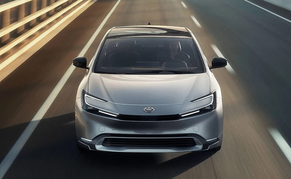 Toyota reproiectează hibridul Prius mai sportiv Stiri