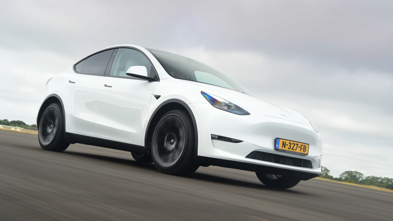 Tesla Model Y 2022 Pareri Mercedes-Benz