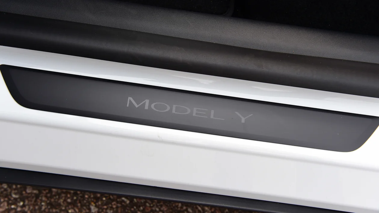 Tesla Model Y 2022 Pareri Mercedes-Benz