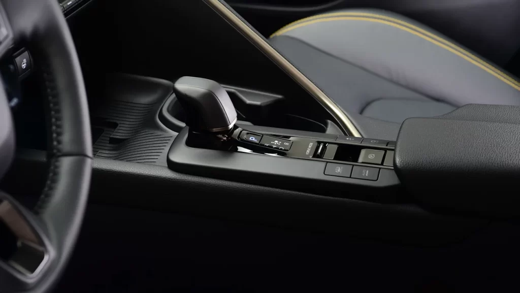 Toyota C-HR 2023 interior consola