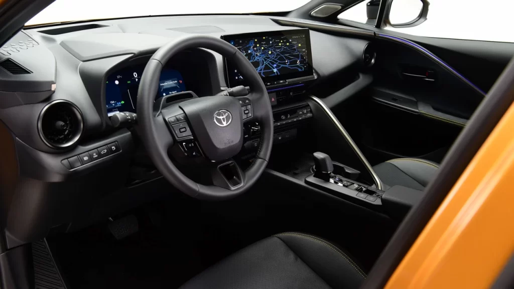 Toyota C-HR 2023 interior