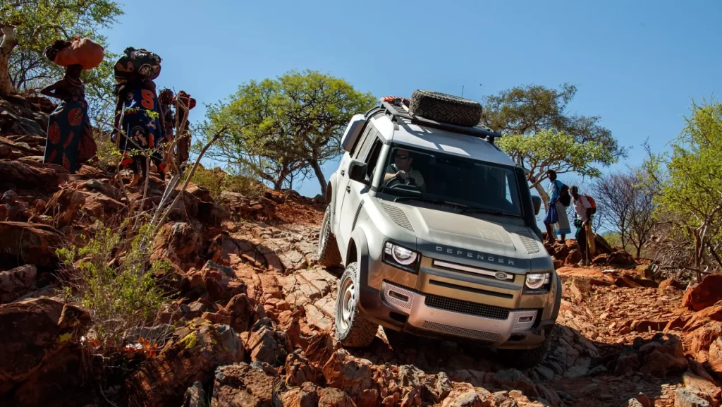 offroad Land Rover Defender 2023